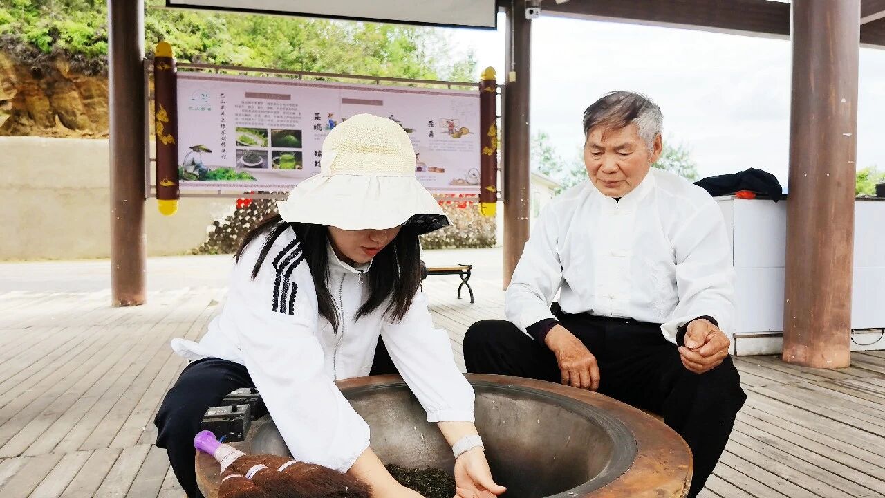 万源:茶旅融合绘新景,采茶品香解锁假日闲趣·原文图片5