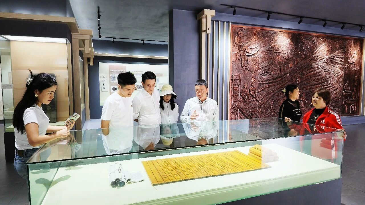 万源:茶旅融合绘新景,采茶品香解锁假日闲趣·原文图片9
