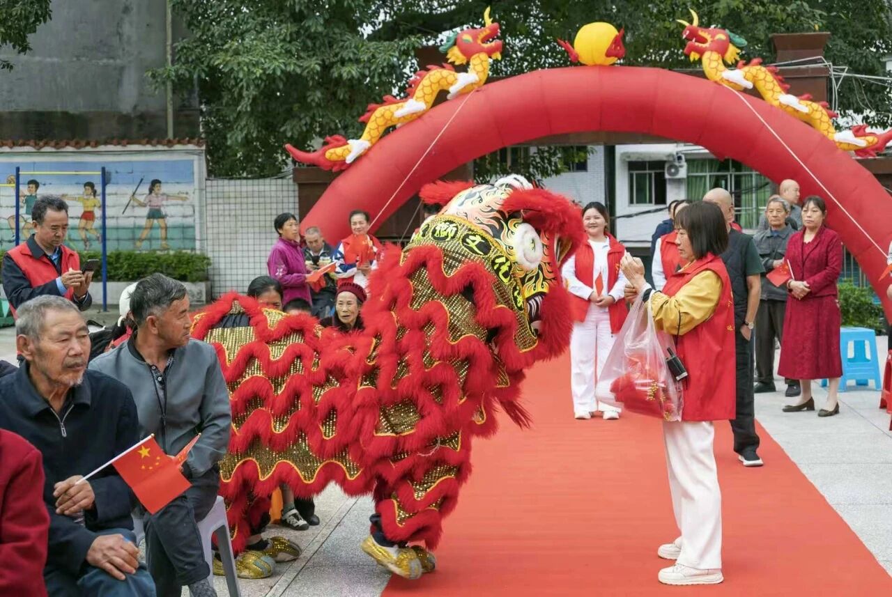 祥狮送福