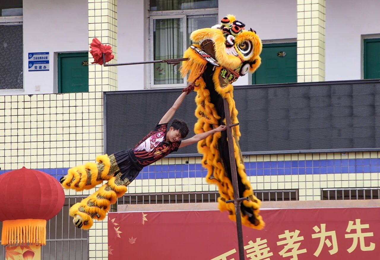 雄狮登高